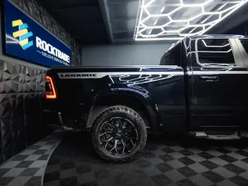 DODGE RAM 5.7 V8 HEMI 4x4 Night LARAMIE LONGBED