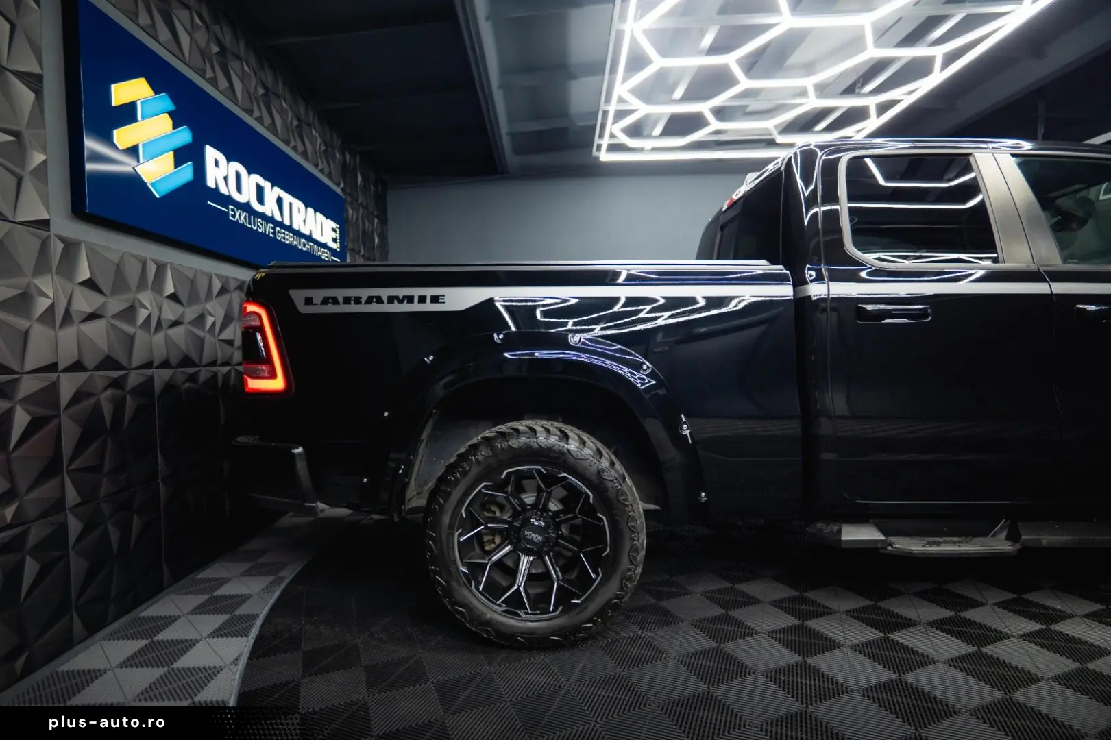 DODGE RAM 5.7 V8 HEMI 4x4 Night LARAMIE LONGBED