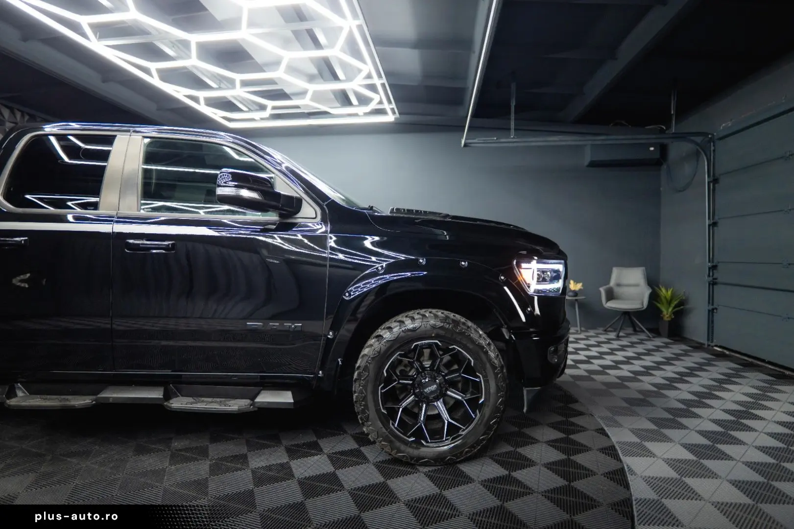 DODGE RAM 5.7 V8 HEMI 4x4 Night LARAMIE LONGBED