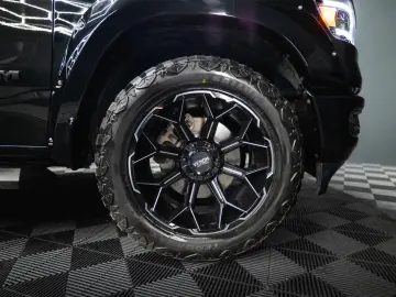 DODGE RAM 5.7 V8 HEMI 4x4 Night LARAMIE LONGBED