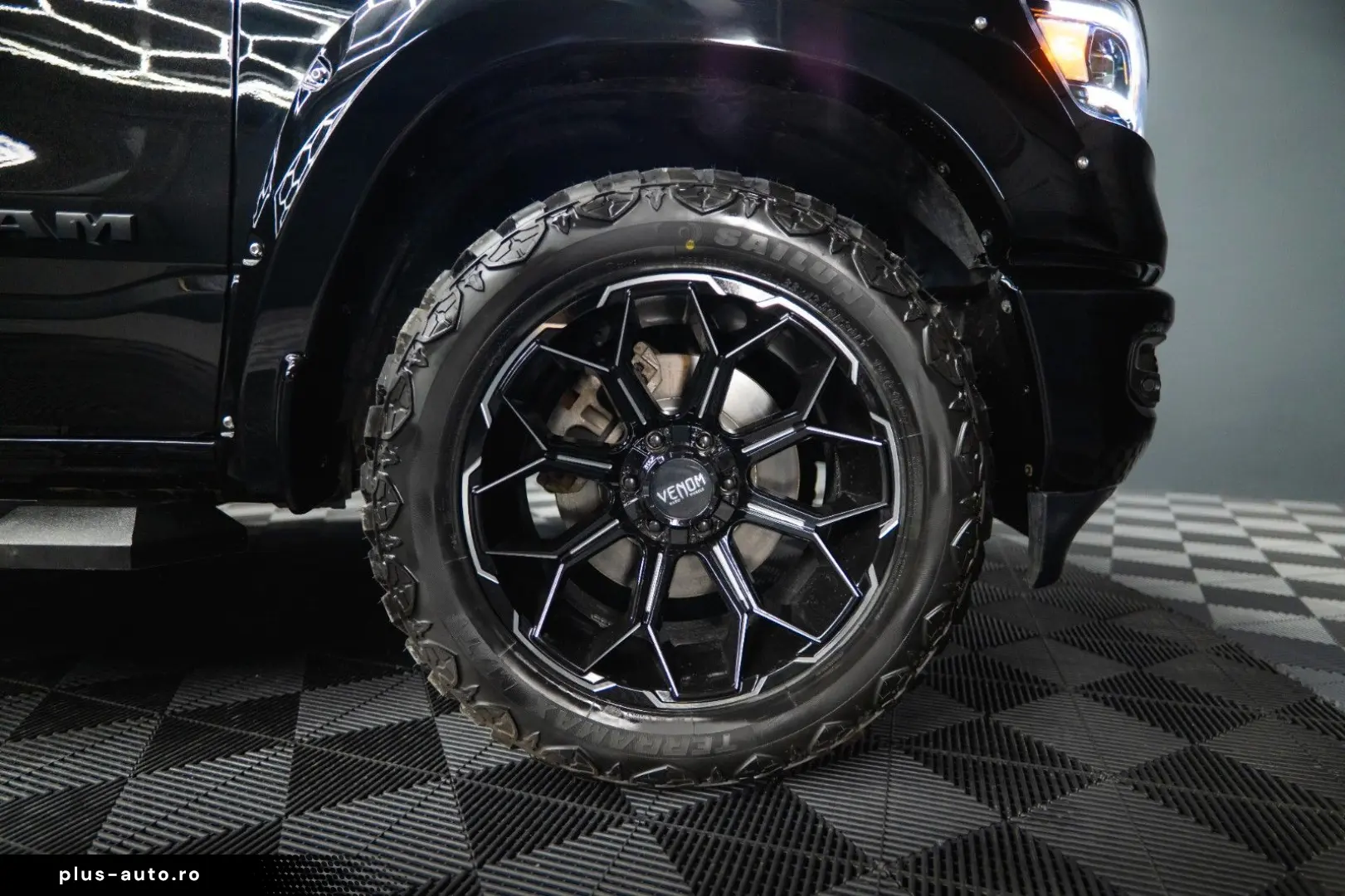 DODGE RAM 5.7 V8 HEMI 4x4 Night LARAMIE LONGBED