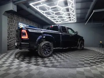 DODGE RAM 5.7 V8 HEMI 4x4 Night LARAMIE LONGBED