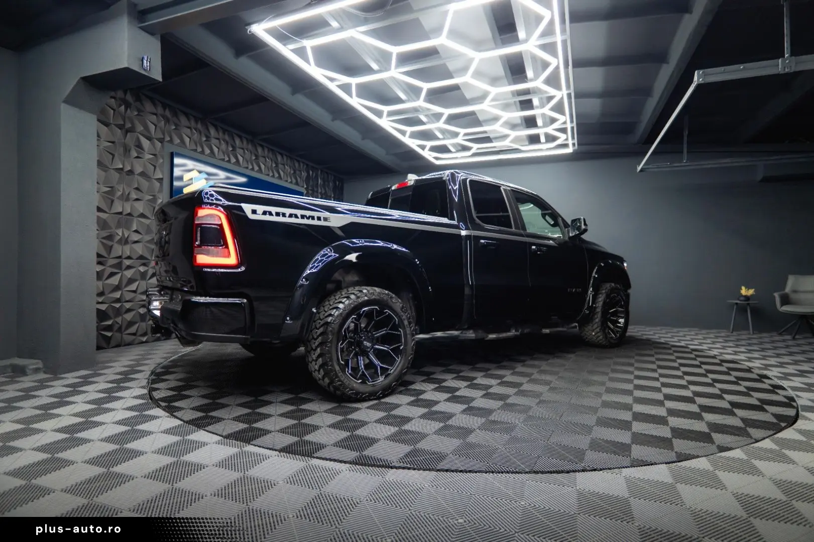 DODGE RAM 5.7 V8 HEMI 4x4 Night LARAMIE LONGBED