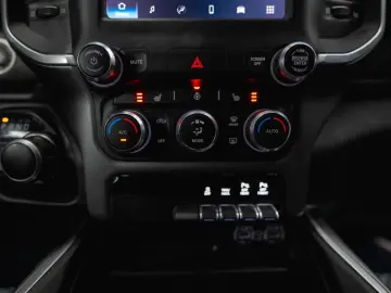 DODGE RAM 5.7 V8 HEMI 4x4 Night LARAMIE LONGBED