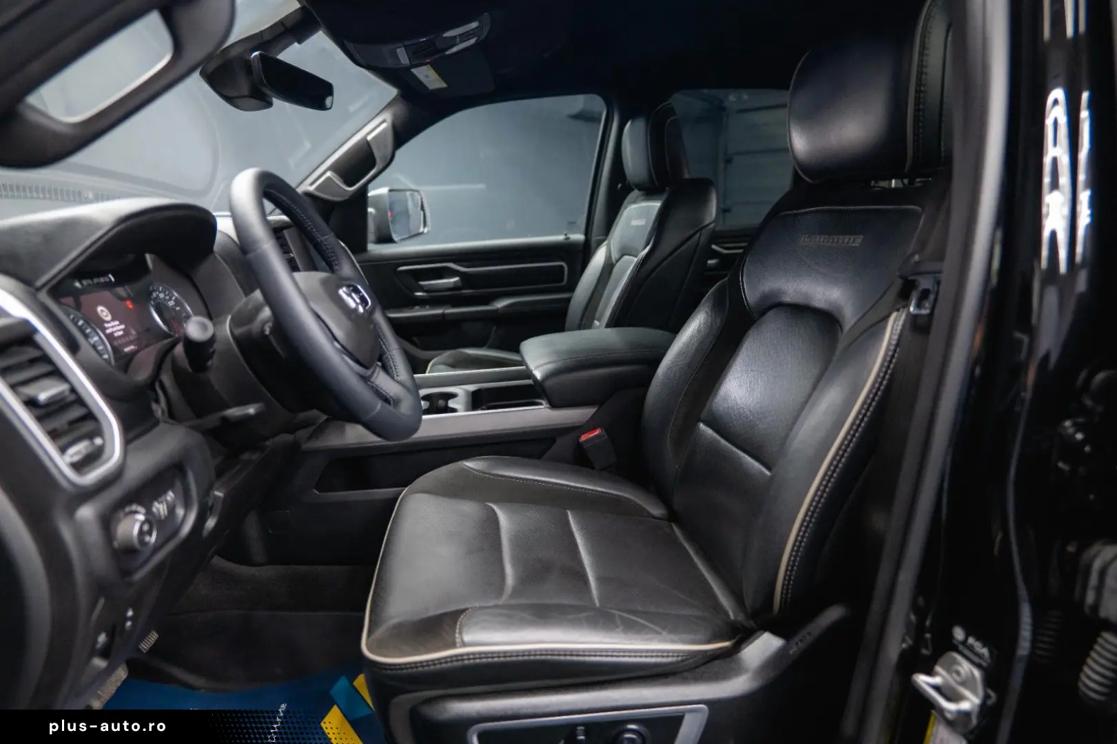 DODGE RAM 5.7 V8 HEMI 4x4 Night LARAMIE LONGBED