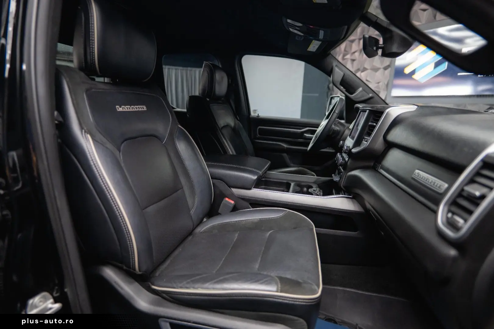 DODGE RAM 5.7 V8 HEMI 4x4 Night LARAMIE LONGBED