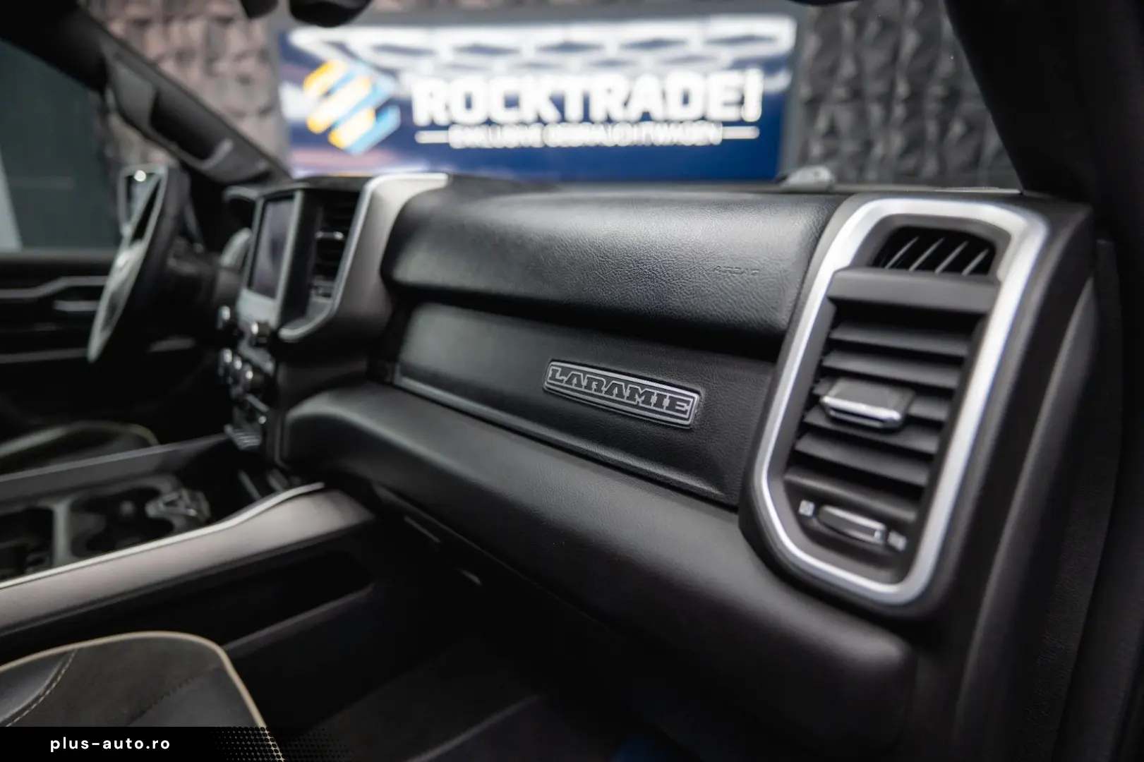 DODGE RAM 5.7 V8 HEMI 4x4 Night LARAMIE LONGBED