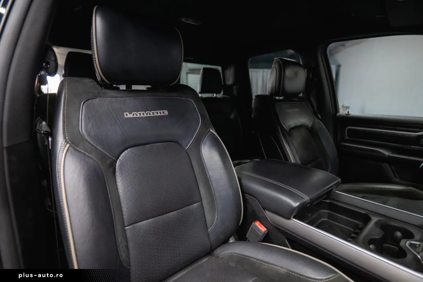 DODGE RAM 5.7 V8 HEMI 4x4 Night LARAMIE LONGBED