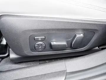 BMW M3 Competition M xDrive H K