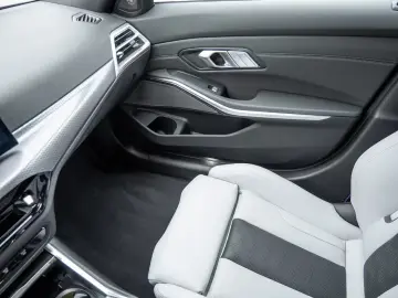 BMW M3 Competition M xDrive H K