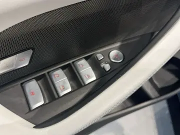 BMW M4 xDrive Competition HUD Navi Leder Harman-Kard