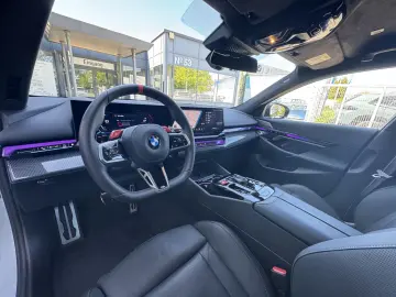 BMW M5 Limousine CarbonKeramik AHK B&W CarbonPack