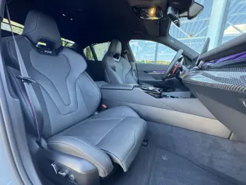 BMW M5 Limousine CarbonKeramik AHK B&W CarbonPack