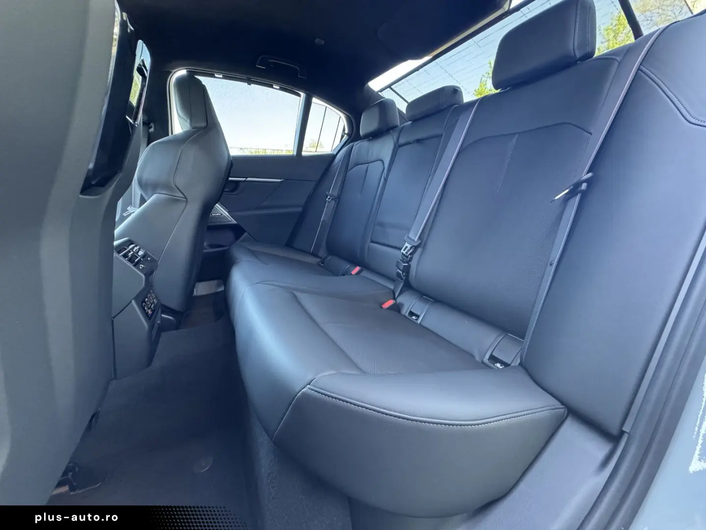 BMW M5 Limousine CarbonKeramik AHK B&W CarbonPack