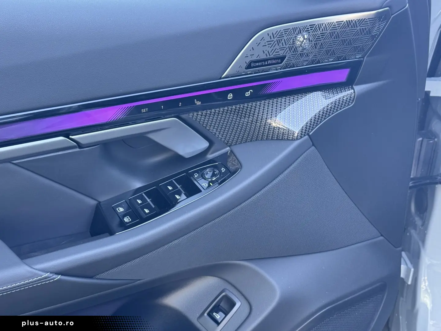 BMW M5 Limousine CarbonKeramik AHK B&W CarbonPack