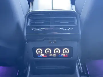 BMW M5 Limousine CarbonKeramik AHK B&W CarbonPack