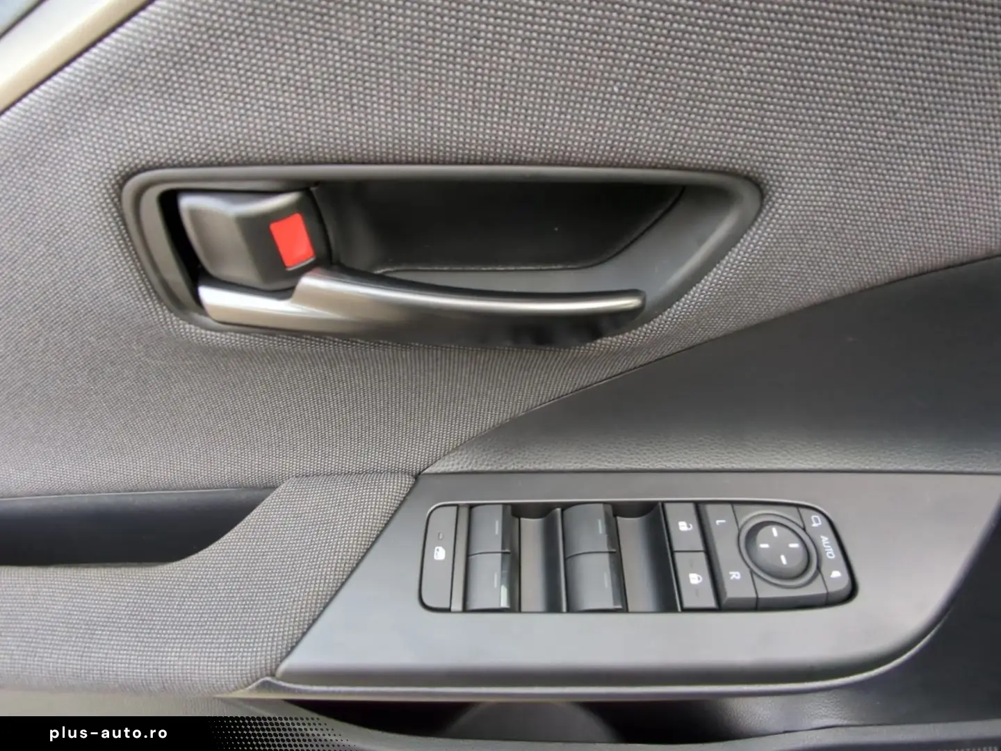 TOYOTA C-HR Plug-In Hybrid 2.0 EU6e FWD (Syst.223 PS) C