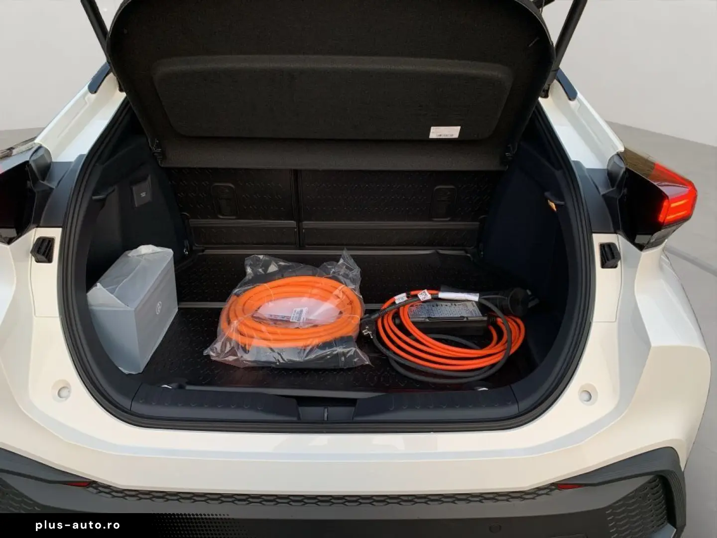 TOYOTA C-HR 2.0 Plug-in-Hybrid Team Deutschland