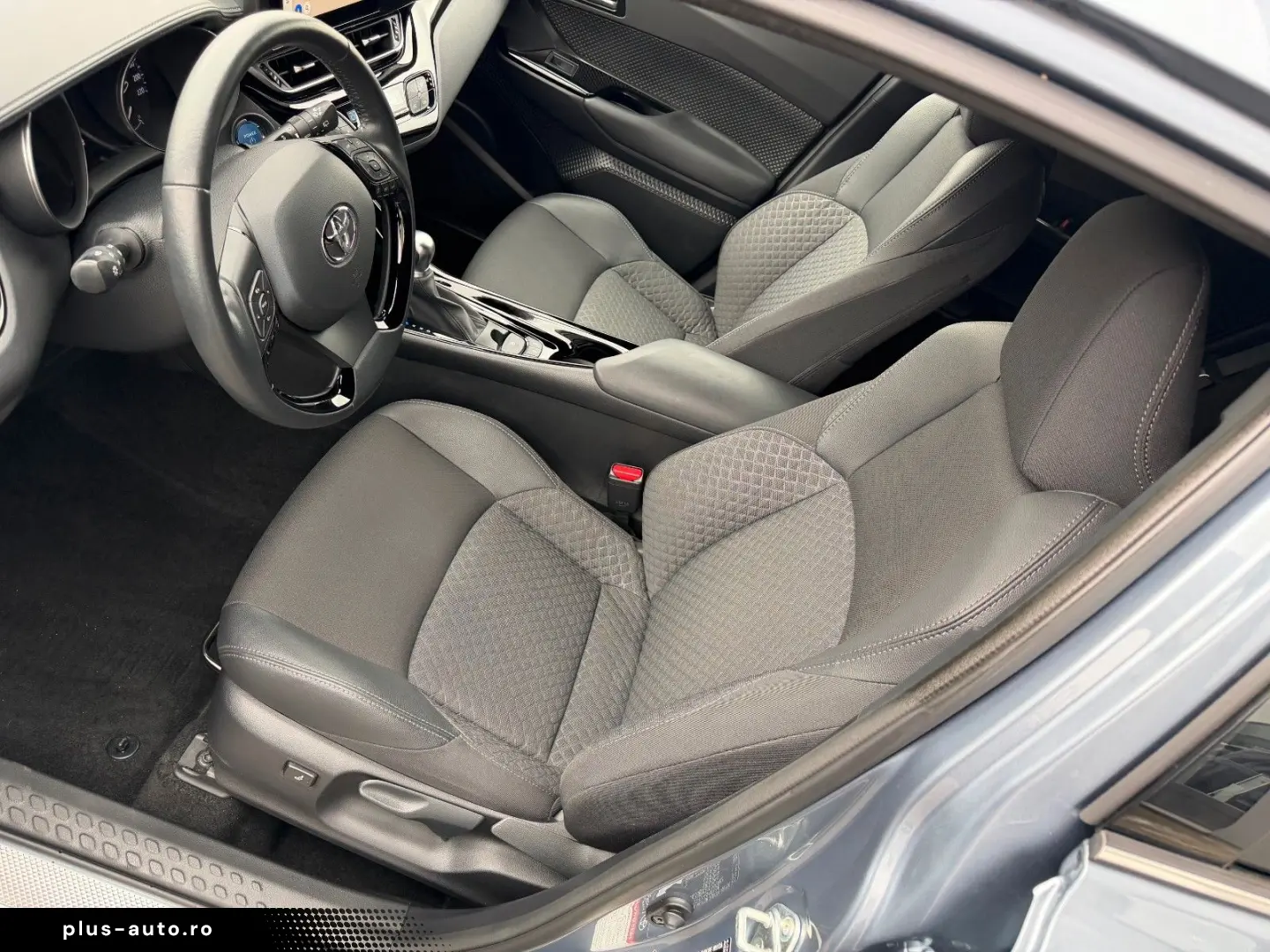 TOYOTA C-HR 1 8l  PDCv h RFK SHZ Navi