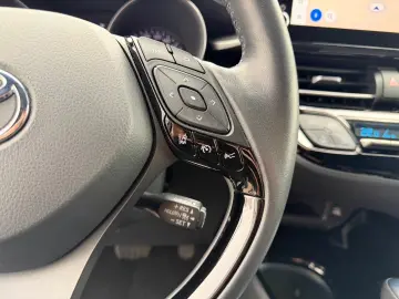 TOYOTA C-HR 1 8l  PDCv h RFK SHZ Navi