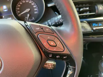 TOYOTA C-HR 1.8 Team D ACC LED Navi SHZ 2xKlima Kam. LM