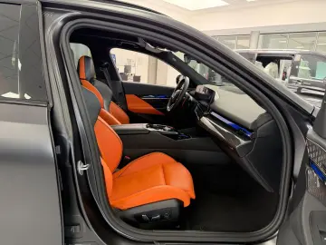 BMW M5 Touring Ultimate-Paket PANO HUD B&W ACC 360