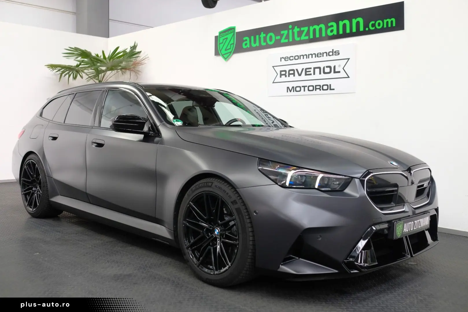 BMW M5 Touring CARBON GLOW B&W DRIVER MATT AHK
