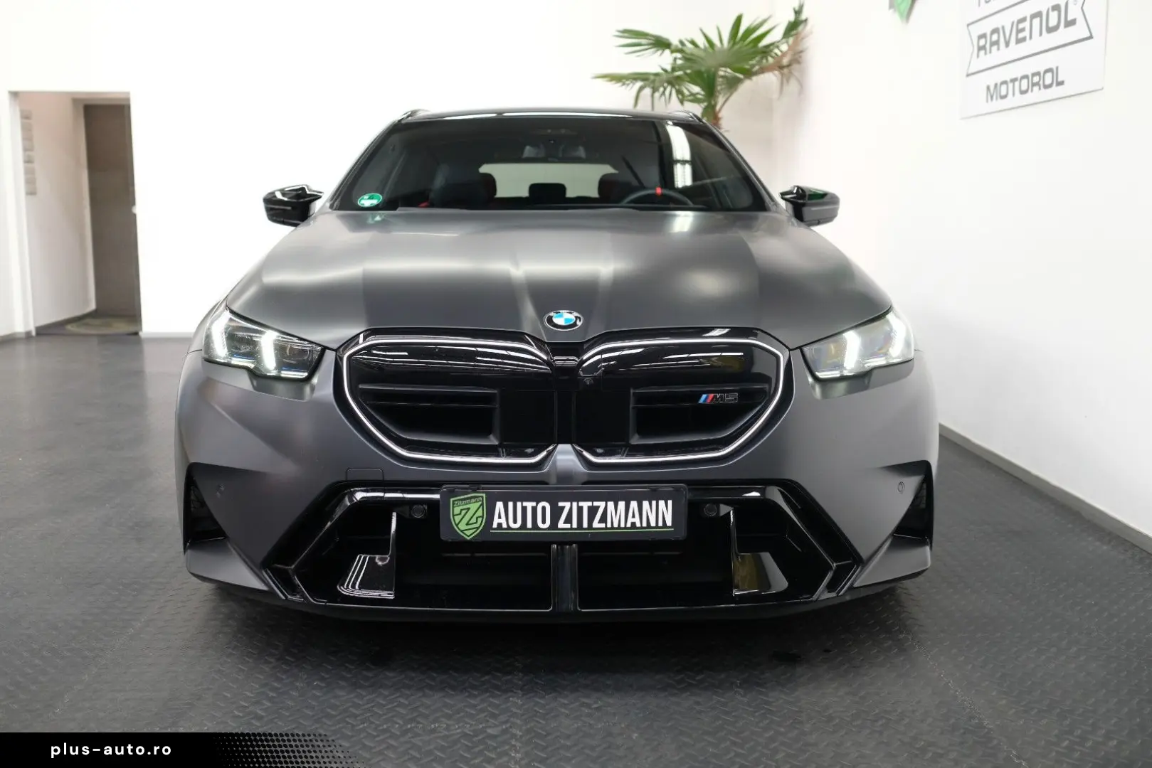 BMW M5 Touring CARBON GLOW B&W DRIVER MATT AHK