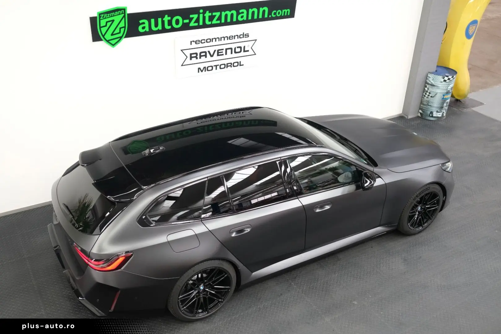 BMW M5 Touring CARBON GLOW B&W DRIVER MATT AHK