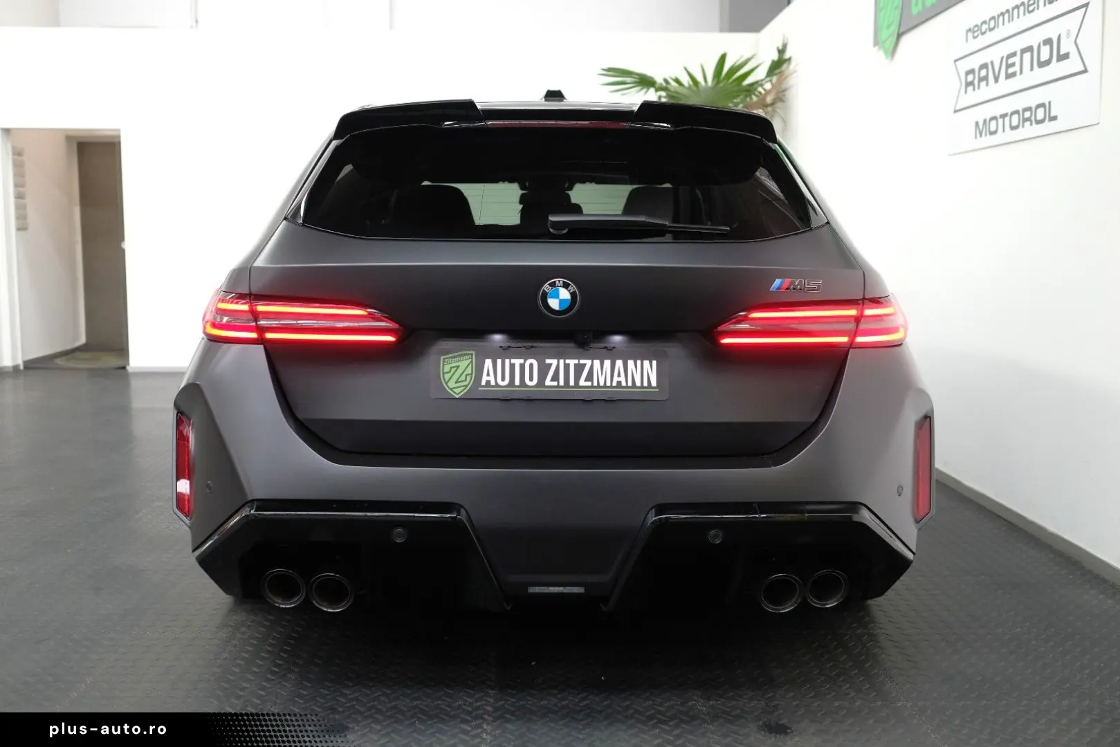 BMW M5 Touring CARBON GLOW B&W DRIVER MATT AHK