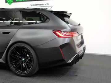 BMW M5 Touring CARBON GLOW B&W DRIVER MATT AHK