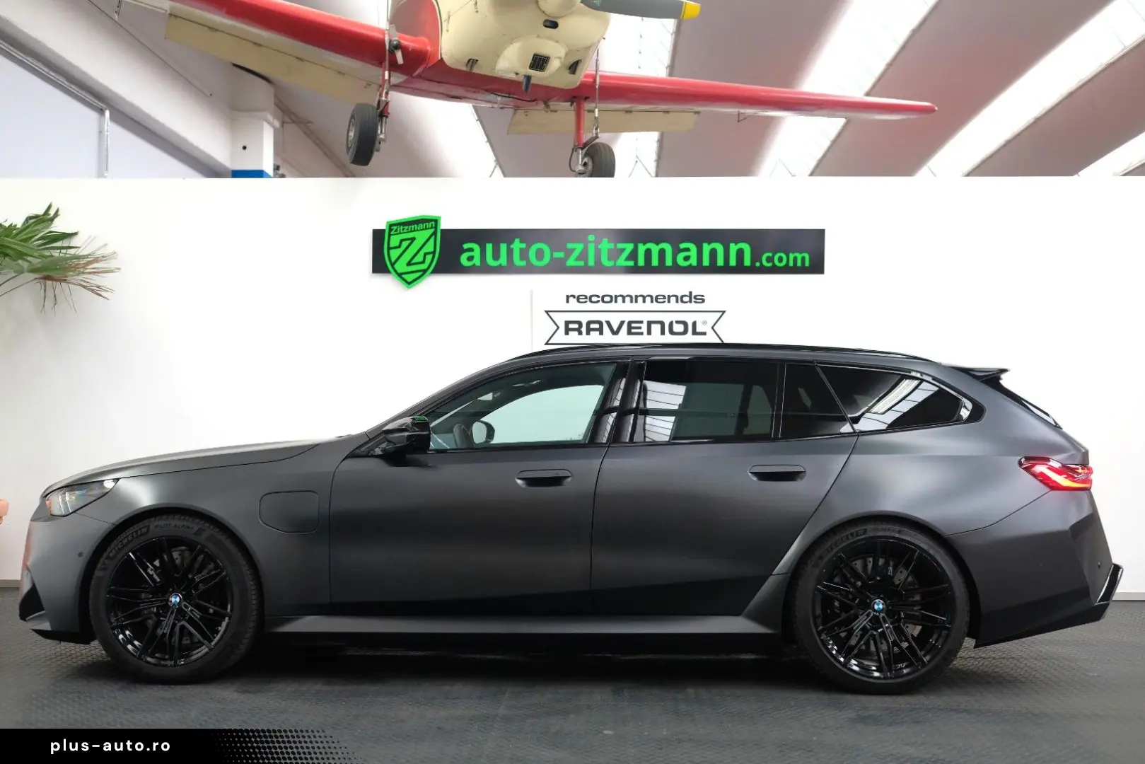 BMW M5 Touring CARBON GLOW B&W DRIVER MATT AHK