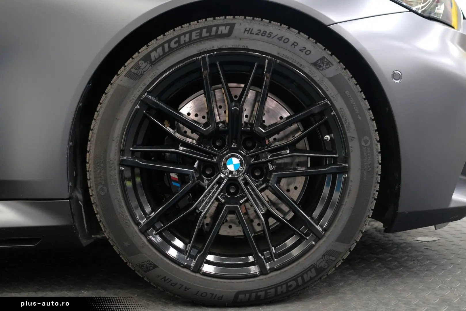 BMW M5 Touring CARBON GLOW B&W DRIVER MATT AHK