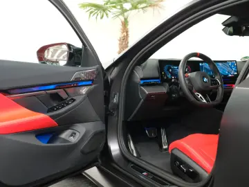 BMW M5 Touring CARBON GLOW B&W DRIVER MATT AHK