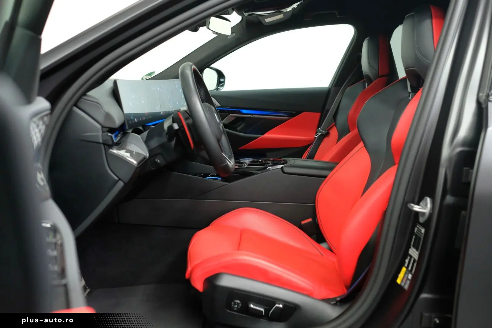 BMW M5 Touring CARBON GLOW B&W DRIVER MATT AHK