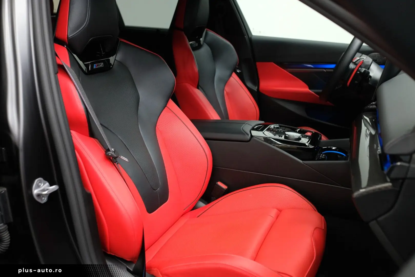 BMW M5 Touring CARBON GLOW B&W DRIVER MATT AHK