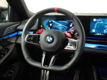 BMW M5 Touring CARBON GLOW B&W DRIVER MATT AHK