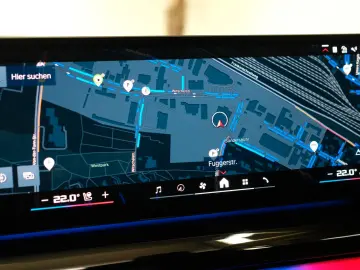 BMW M5 Touring CARBON GLOW B&W DRIVER MATT AHK