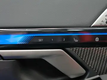 BMW M5 Touring CARBON GLOW B&W DRIVER MATT AHK