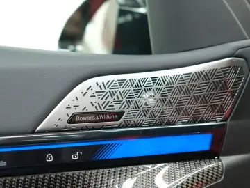 BMW M5 Touring CARBON GLOW B&W DRIVER MATT AHK