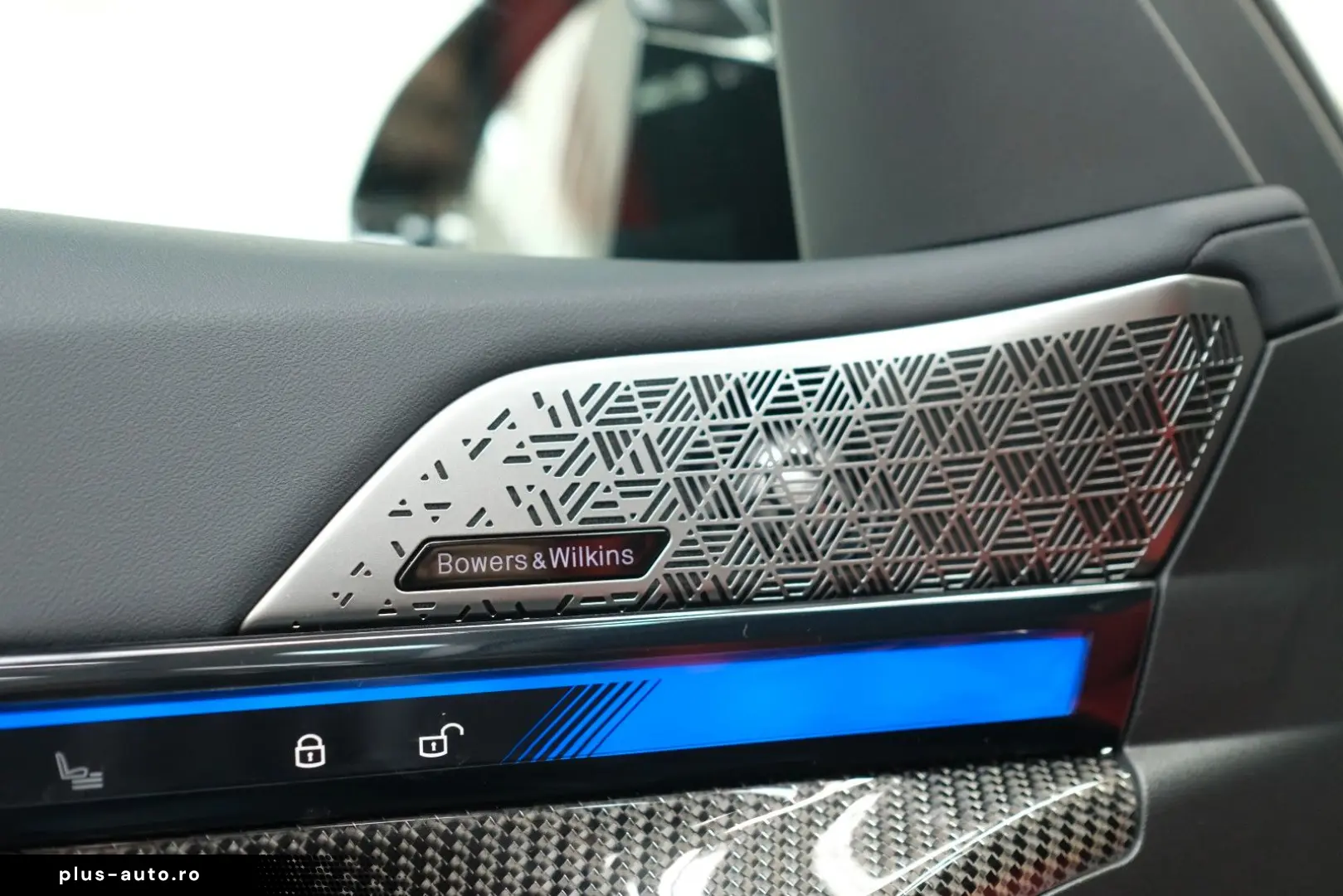 BMW M5 Touring CARBON GLOW B&W DRIVER MATT AHK