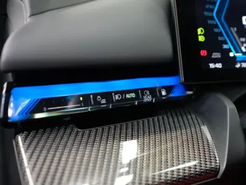 BMW M5 Touring CARBON GLOW B&W DRIVER MATT AHK