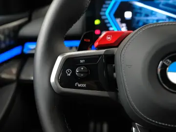 BMW M5 Touring CARBON GLOW B&W DRIVER MATT AHK