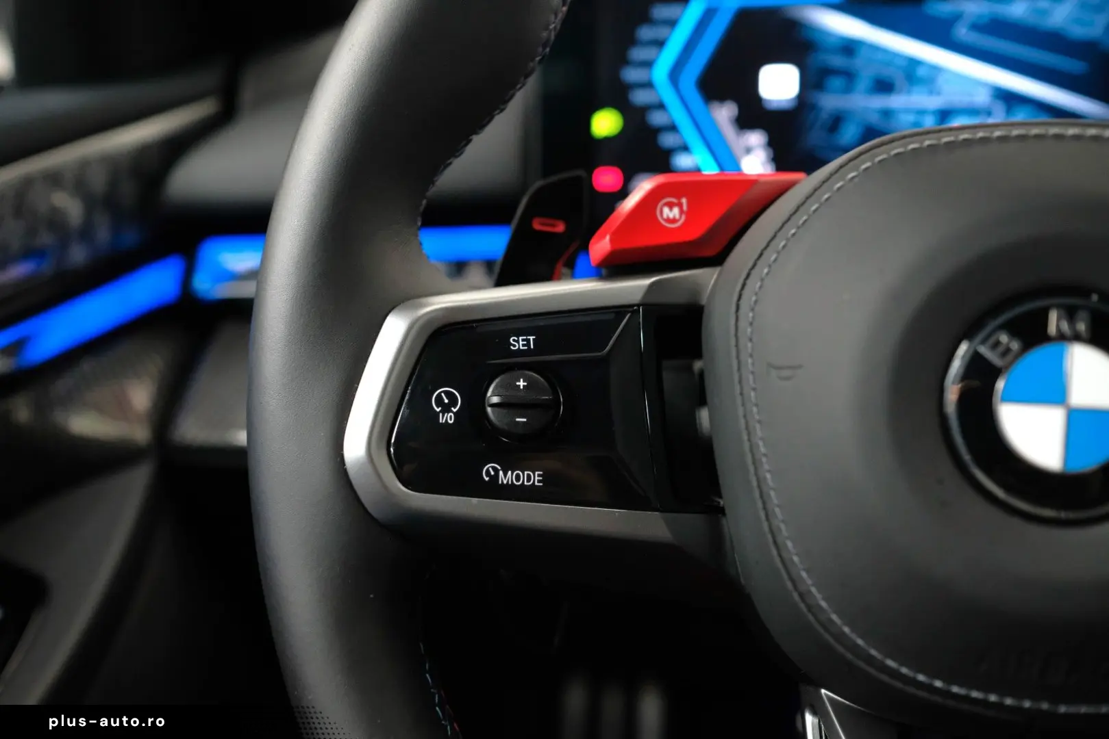 BMW M5 Touring CARBON GLOW B&W DRIVER MATT AHK