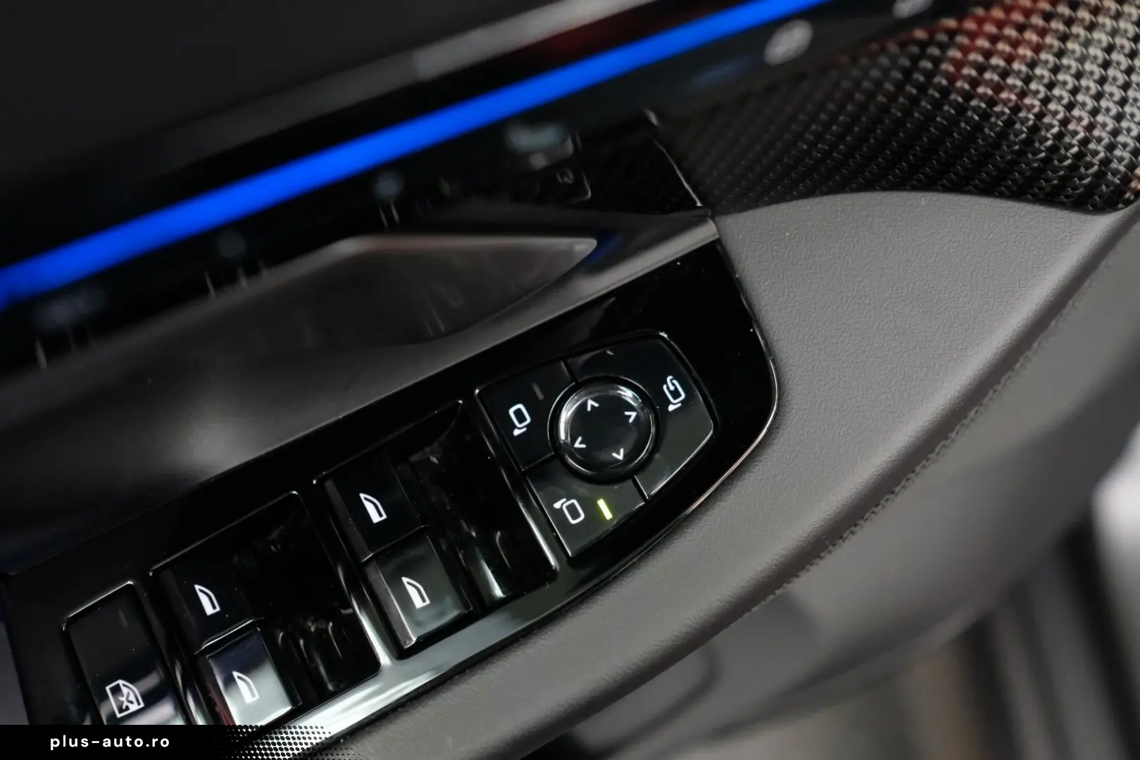 BMW M5 Touring CARBON GLOW B&W DRIVER MATT AHK