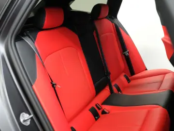 BMW M5 Touring CARBON GLOW B&W DRIVER MATT AHK