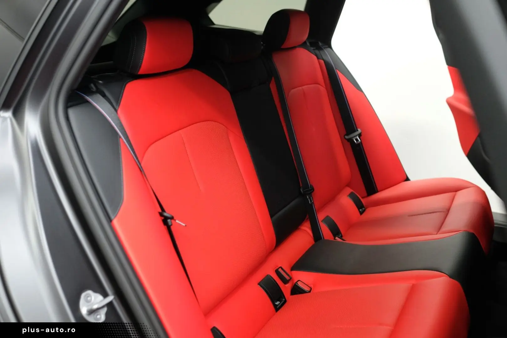 BMW M5 Touring CARBON GLOW B&W DRIVER MATT AHK