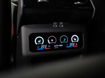 BMW M5 Touring CARBON GLOW B&W DRIVER MATT AHK