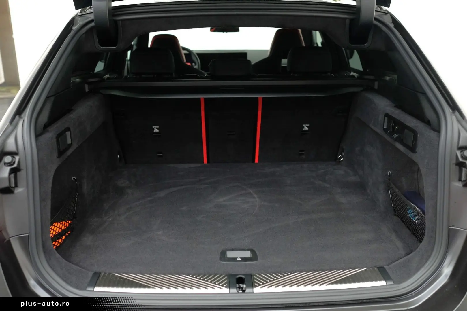 BMW M5 Touring CARBON GLOW B&W DRIVER MATT AHK