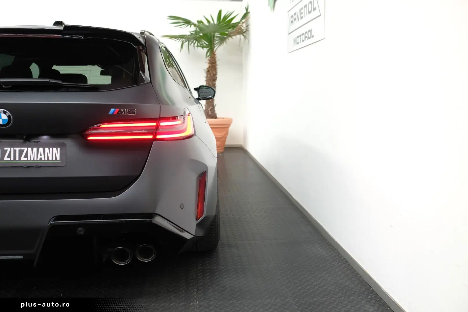 BMW M5 Touring CARBON GLOW B&W DRIVER MATT AHK